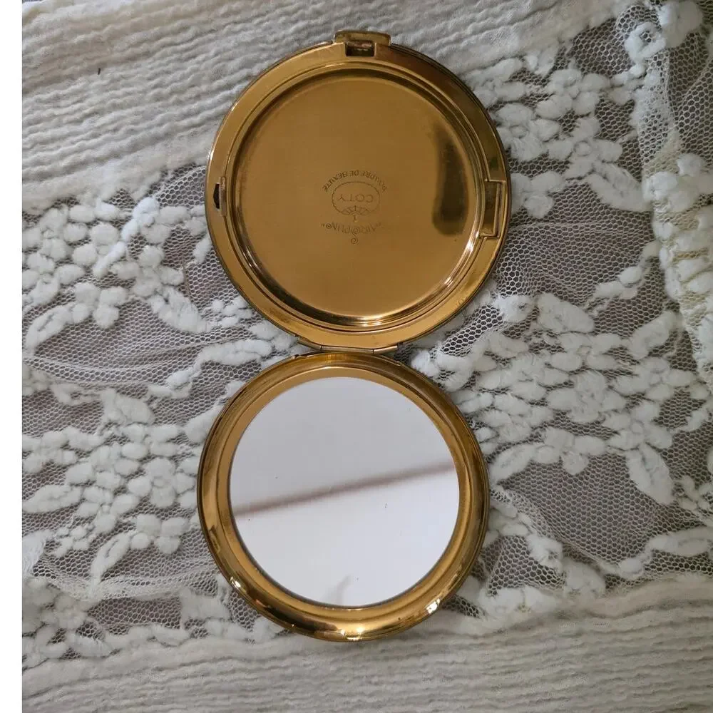 Coty this compact